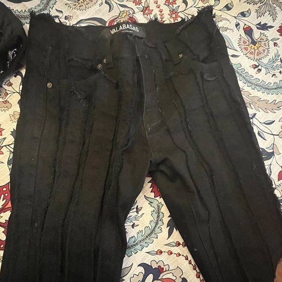Valabasas Black Stacked Vertical Frayed Jeans, waist 30 - Picture 2 of 8
